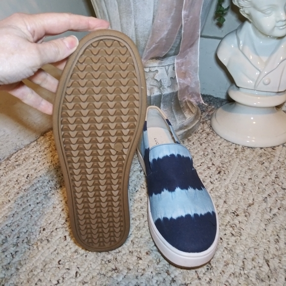 Lucky Brand Hadie Boho Blue & Tan Tie Dyed Slip-On Sneakers - Picture 5 of 8
